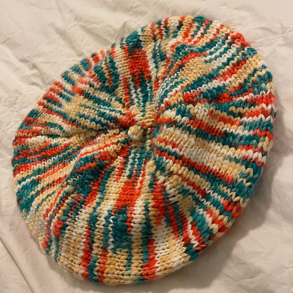 Beautiful Free People Raspberry beret. - Picture 5 of 6